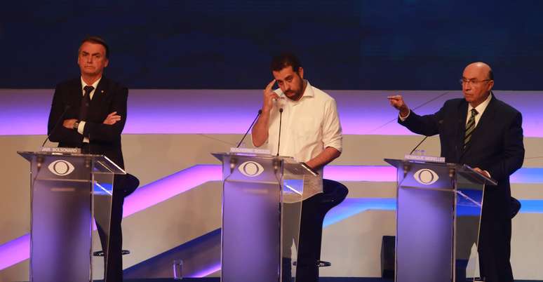 Os candidatos Jair Bolsonaro (PSL), Guilherme Boulos (Psol) e Henrique Meirelles (MDB) durante o debate