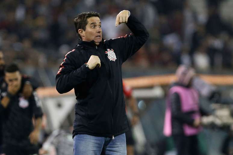 O time do t&eacute;cnico do Corinthians, Osmar Loss, ter&aacute; de vencer o Colo-Colo por dois gols de diferen&ccedil;a para chegar &agrave;s quartas de final