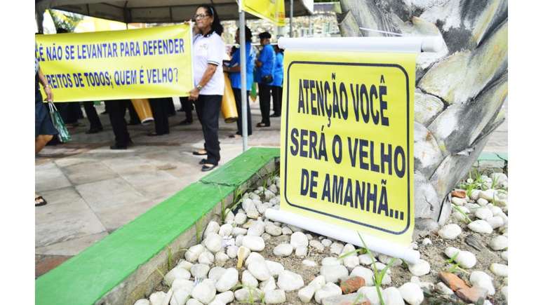 Idosos estão entre aqueles que os brasileiros mais acham que merecem ter seus direitos defendidos
