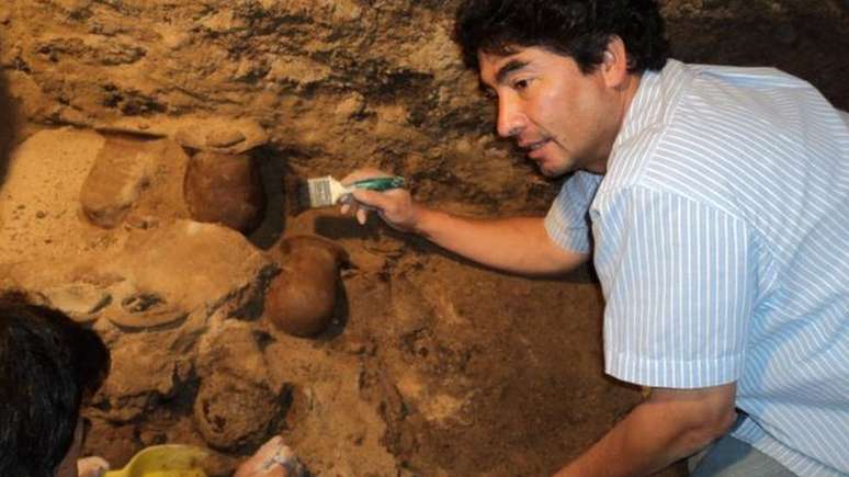 O arqueólogo Sergio Gómez diz que mais de 100 mil objetos objetos foram recuperados no túnel