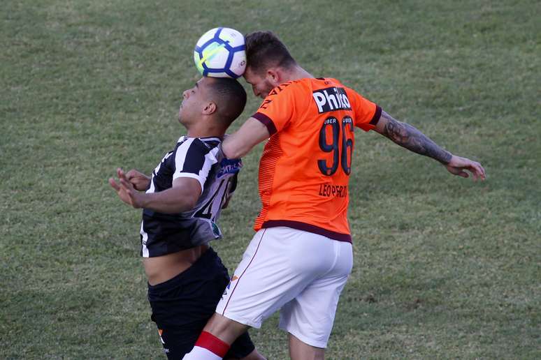 Jogo entre Ceará e Atlético-PR terminou empatado, sem gols, e a situação para os dois times permanece difícil no Brasileirão