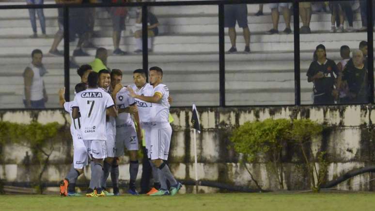 Desde aquele jogo contra o Vasco, são cinco jogos e quatro derrotas longe do Nilton Santos (Celso Pupo/Fotoarena)