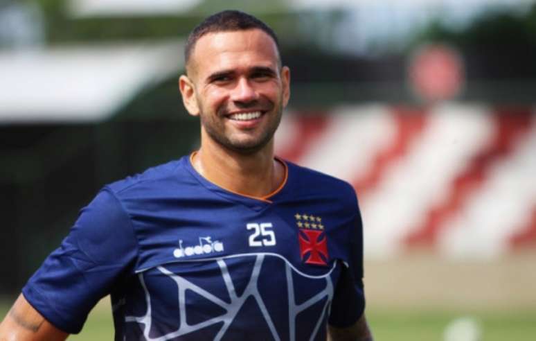 Leandro Castan irá estrear nesta noite pelo Vasco. Confira a seguir outras fotos na galeria especial do LANCE!