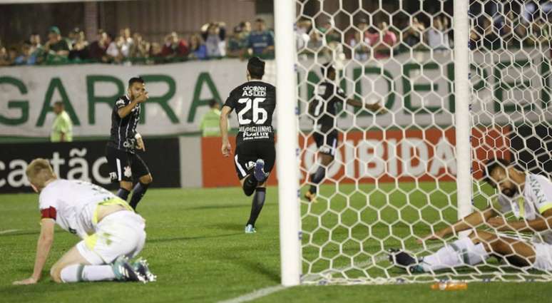 O Corinthians nunca perdeu para a Chapecoense na Arena Condá (Foto: Divulgação)