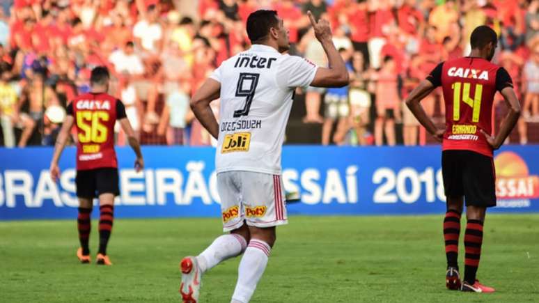 Diego Souza marcou o primeiro gol do São Paulo na vitória deste domingo - FOTO: Paulo Paiva/AGIF