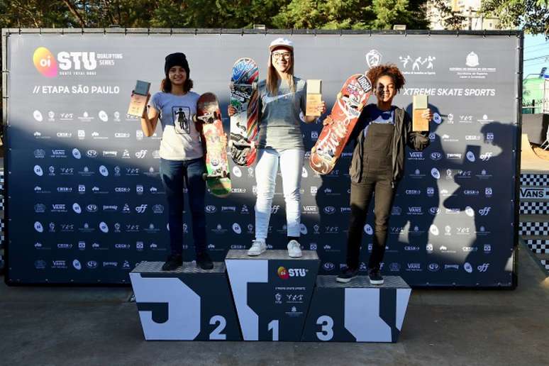 Pódio feminino na etapa de street no Circuito Brasileiro de skate, em São Paulo (Foto: Julio Detefon)