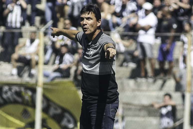 Zé Ricardo teve um empate com gosto de derrota em sua estreia como técnico do Botafogo