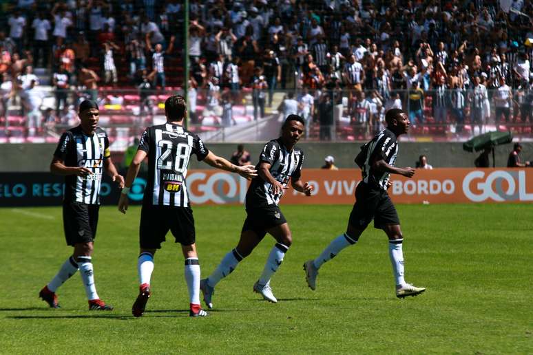 Atlético-MG venceu o Santos por 3 a 1; resultado manteve o time paulista na zona de rebaixamento