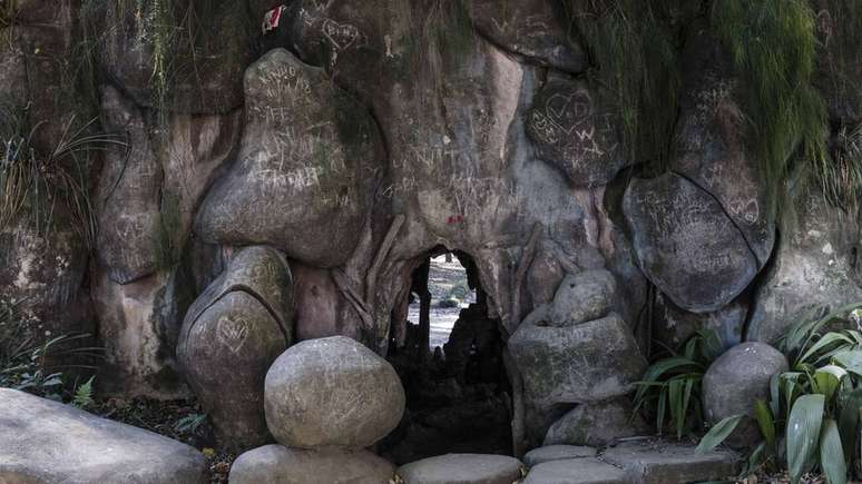 Gruta da Jardim da Luz, construída no século 19, tinha o propósito de imitar um cenário da natureza