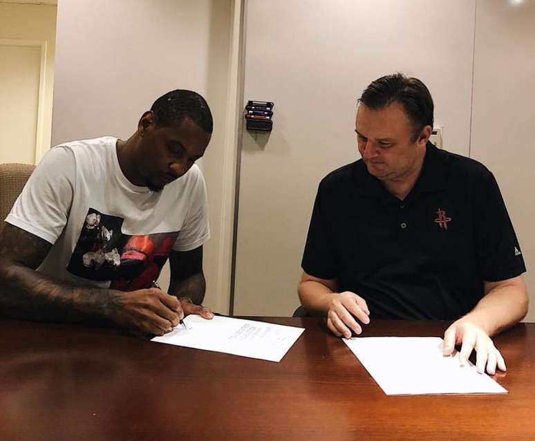 Carmelo Anthony assina por um ano com o Houston Rockets na NBA