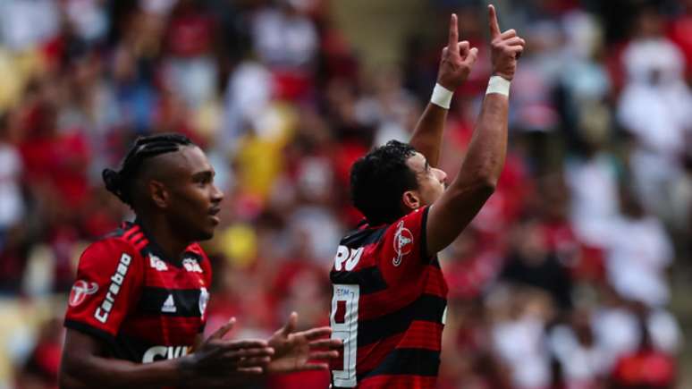Piris da Motta estreou pelo Flamengo, no Maracanã, diante do Cruzeiro (Foto: Magalhaes jr/Photopress)