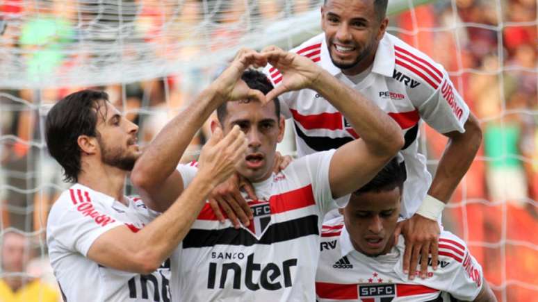 Diego Souza comemora o primeiro gol do São Paulo na Ilha - FOTO: Pablo Kennedy/FuturaPress
