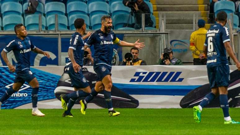 Experiente meia fez o gol que abriu o placar para o Grêmio na Arena (Foto: Itamar Aguiar)