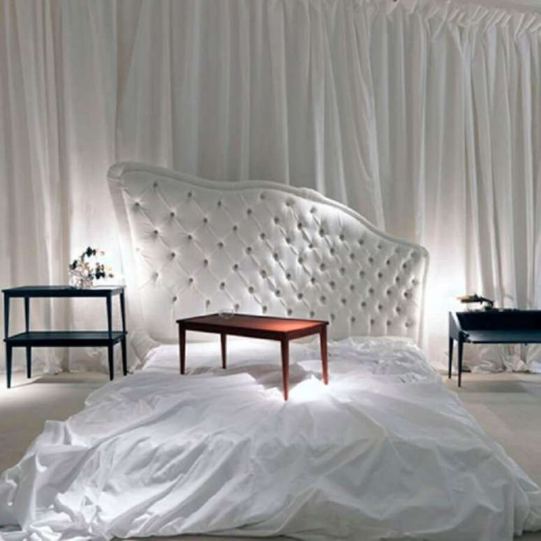 51. Para trazer ainda mais personalidade ao quarto, opte por um modelo de cabeceira capiton&ecirc; com design diferente &ndash; Foto: ArchiExpo