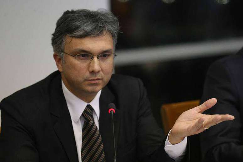 Um dos motivos para a definição dos vetos foi evitar o enrijecimento do Orçamento, explicou o ministro do Planejamento, Esteves Colnago.