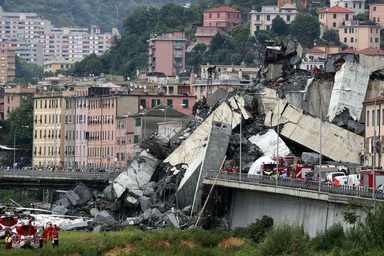 Trecho que desabou da ponte Morandi, em Gênova 14/08/2018 REUTERS/Stefano Rellandini