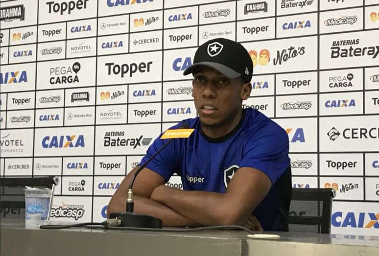 Moisés concedeu entrevista coletiva antes do treino desta terça-feira (Foto: Reprodução / Twitter BFR)