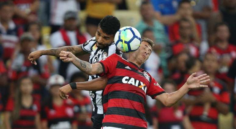 Aguirre entrou no segundo tempo contra o Fla, mas foi expulso no fim do jogo (Foto: Vítor Silva/SSPress/Botafogo)