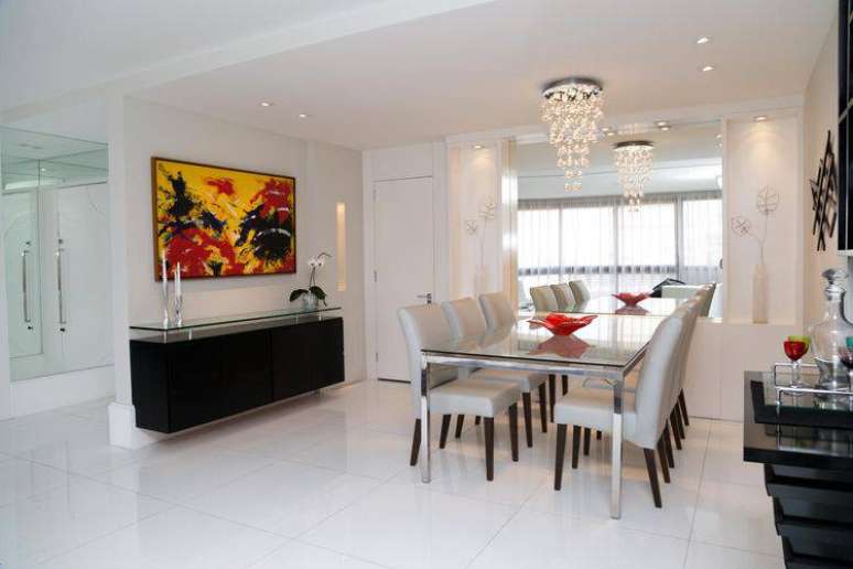 17. Na foto, voc&ecirc; pode conferir um&nbsp; dos tipos de lustres para sala mais utilizados. Projeto de Elaine Fonseca