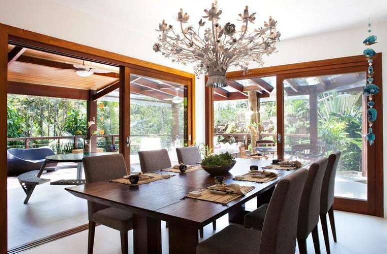 5. Lustres para sala de jantar no estilo r&uacute;stico s&atilde;o lindos. Projeto de Infinity Spaces