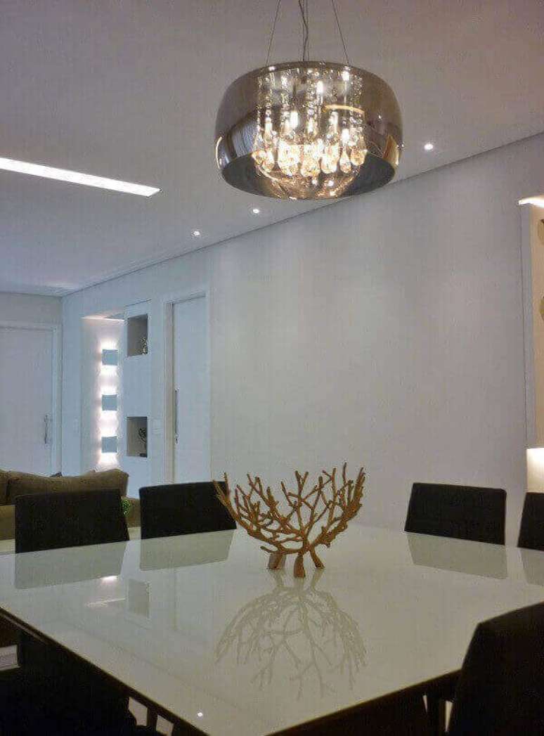 56 &ndash;&nbsp; Os lustres para sala s&atilde;o elementos de destaque na decora&ccedil;&atilde;o. Projeto: Andrea Del Monaco