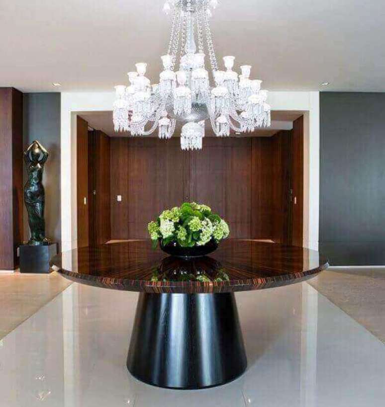 63- Veja como ficam lindos os lustres para sala de recep&ccedil;&atilde;o contempor&acirc;nea. Projeto: Batistelli Arquitetura e Design