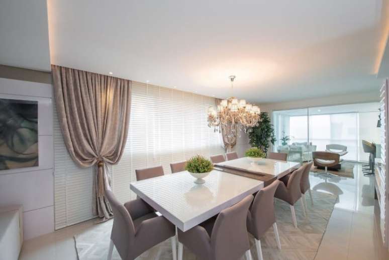 40. Nesse tipo de lustre, cada l&acirc;mpada tem sua c&uacute;pula. Projeto de Actual Design