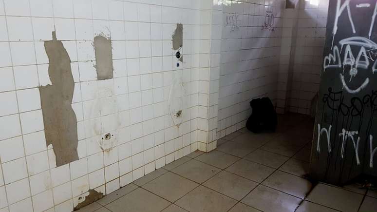 Parque da Mooca não tem água disponível nem mesmo em banheiros há mais de um ano, segundo padre