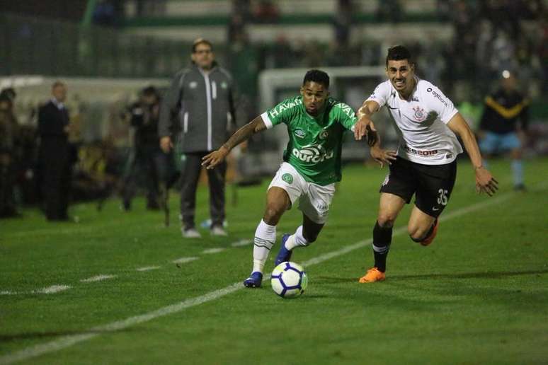 Corinthians elimina a Chapecoense da Copa do Brasil.