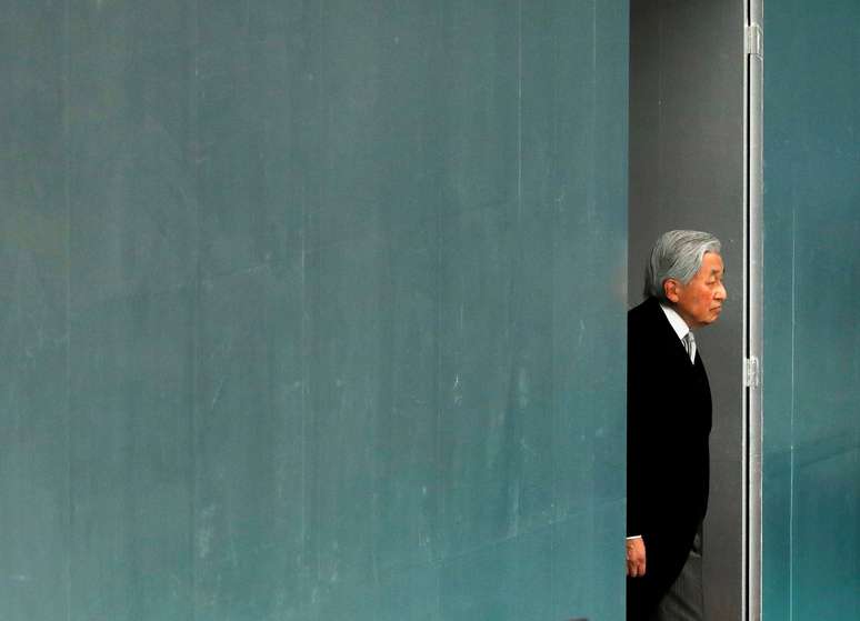 Imperador japon&ecirc;s, Akihito, durante cerim&ocirc;nia para marcar o 73&ordm; anivers&aacute;rio da rendi&ccedil;&atilde;o japonesa na 2&ordf; Guerra Mundial 15/08/2018 REUTERS/Toru Hanai