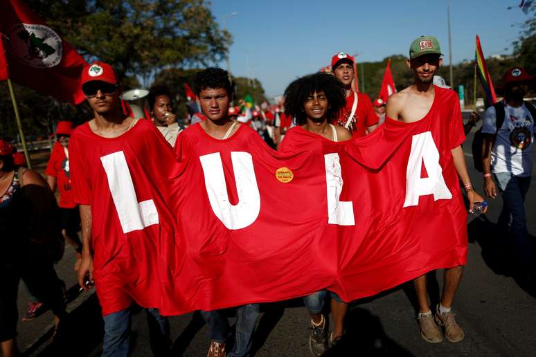Apoiadores de Lula durante manifesta&ccedil;&atilde;o em Bras&iacute;lia
 14/8/2018   REUTERS/Adriano Machado 