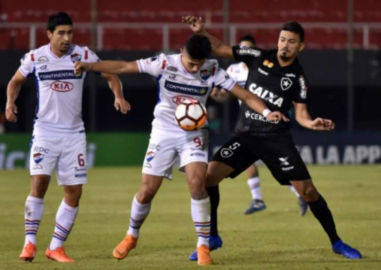 O último jogo entre Botafogo e Nacional-PAR, dia 1º deste mês, foi também o último de Marcos Paquetá: 2 a 1 para os paraguaios