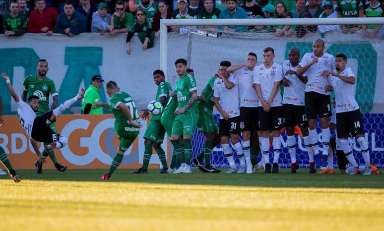 Chape bateu pela primeira vez na história o Corinthians no domingo (Foto: Liamara Polli/AGIF)