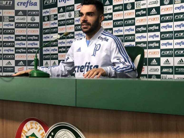 Bruno Henrique durante a entrevista coletiva desta quarta-feira, na Academia de Futebol (Foto: Thiago Ferri)