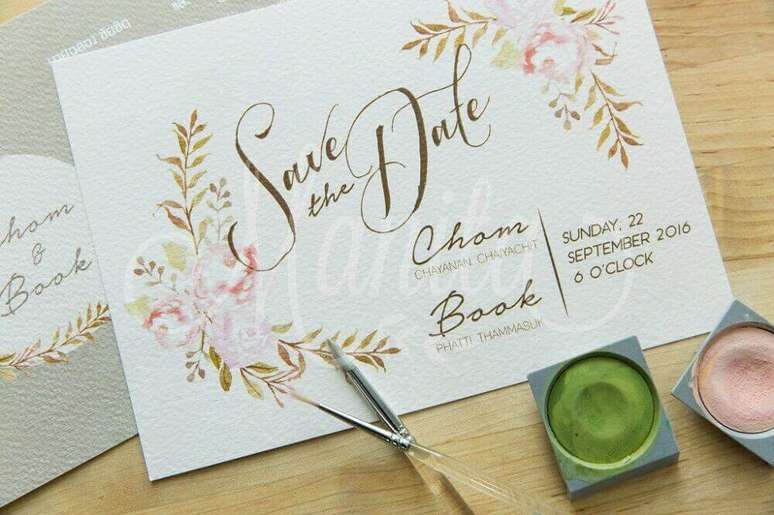 9. O convite de casamento feito à mão é perfeito para um estilo de casamento mais romântico – Foto: Pinterest