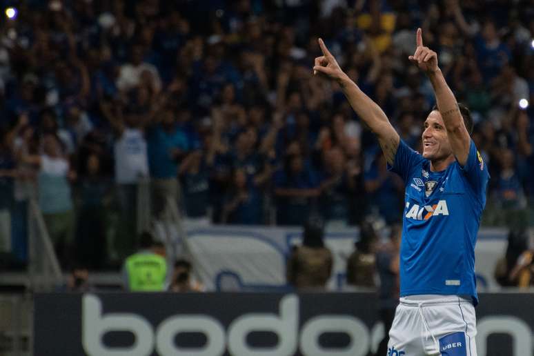 Thiago Neves abriu o placar para o Cruzeiro