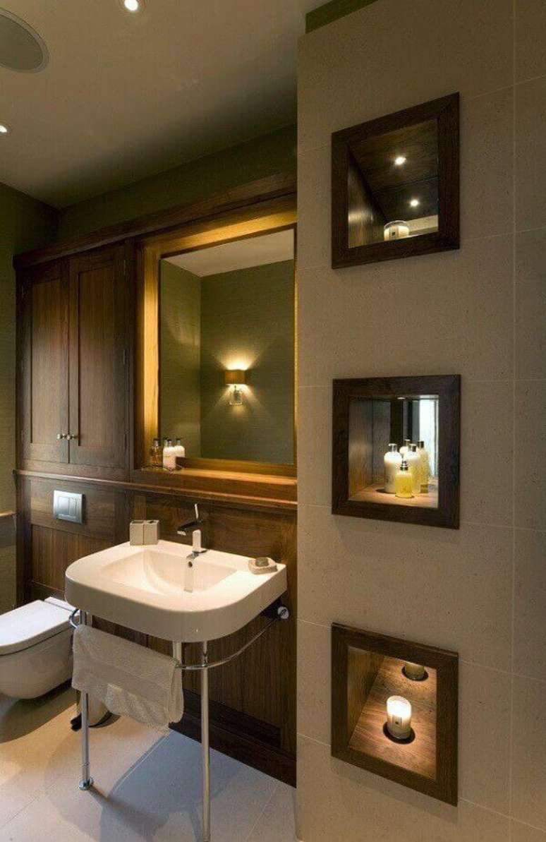53- Nicho para banheiro feito em madeira e espelho interno. Fonte: Pinterest