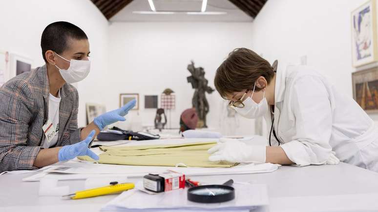 Ser&aacute; informado ao p&uacute;blico que exposi&ccedil;&atilde;o n&atilde;o &eacute; recomendada a menores de 14 anos desacompanhados dos respons&aacute;veis