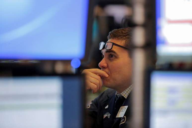 Operador trabalha na New York Stock Exchange (NYSE), em Nova York, EUA
14/03/2018
REUTERS/Andrew Kelly