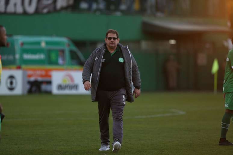 Guto Ferreira vê bom jogo da Chapecoense (Foto: Sirli Freitas/Chapecoense)