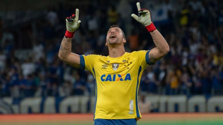 Fábio pegou três pênaltis e garantiu a terceira vez consecutiva do Cruzeiro na semifinal da Copa do Brasil Alessandra Torres/Eleven