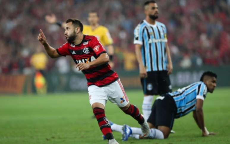Éverton Ribeiro comemora seu gol (Foto: Andre Melo Andrade/Eleven)