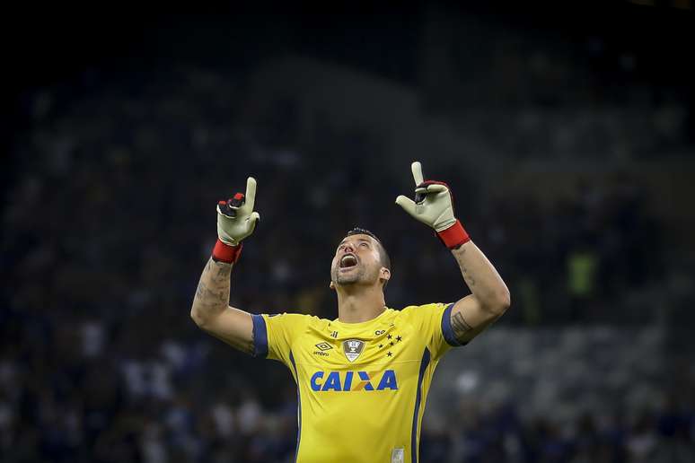 Fábio defendeu três pênaltis e foi o destaque da partida