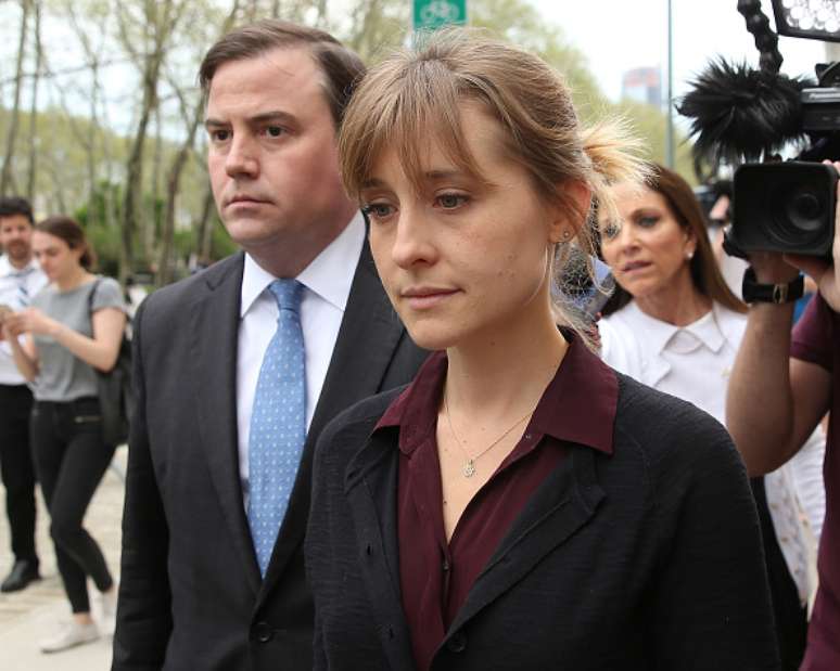 Allison Mack  é fotografada deixando o Tribunal de Distrito Leste dos Estados Unidos em Nova York, em maio de 2018