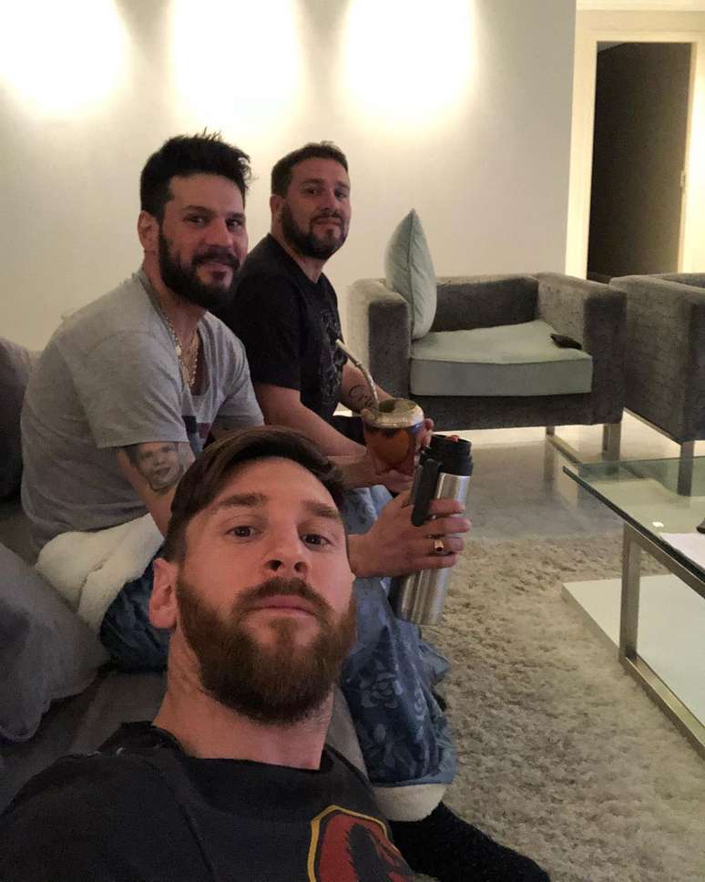 Messi postou foto com os irm&atilde;os Matias e Rodrigo