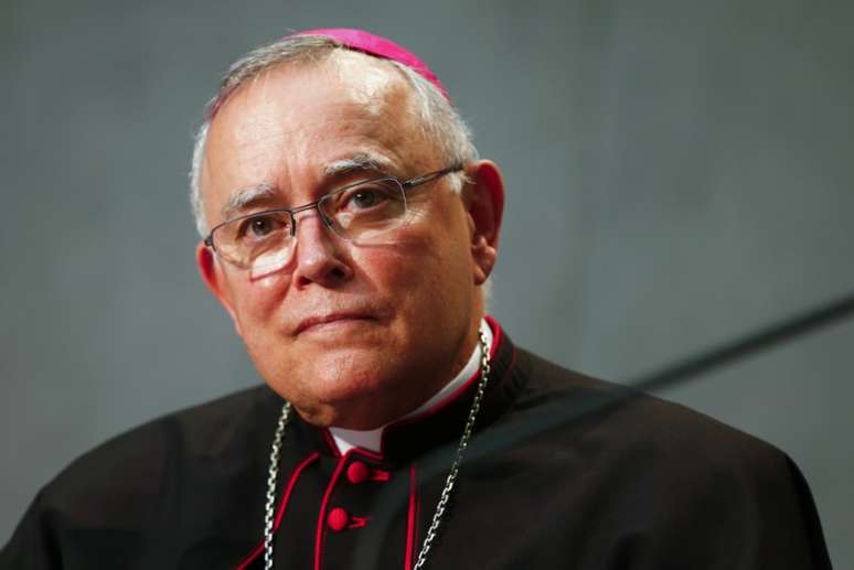 Arcebispo da Filadélfia, Charles Chaput, participa de entrevista coletiva no Vaticano
16/09/2014 REUTERS/Tony Gentile