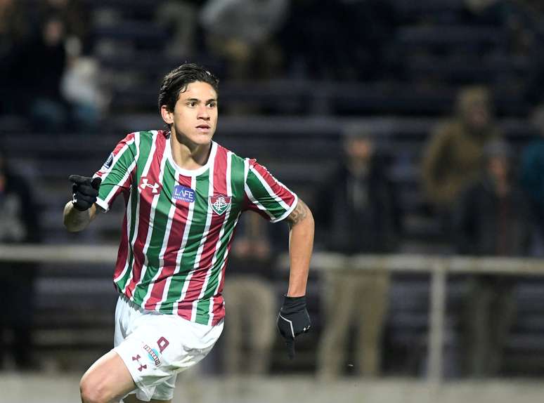 Centroavante Pedro comemora gol que anotou contra o Defensor