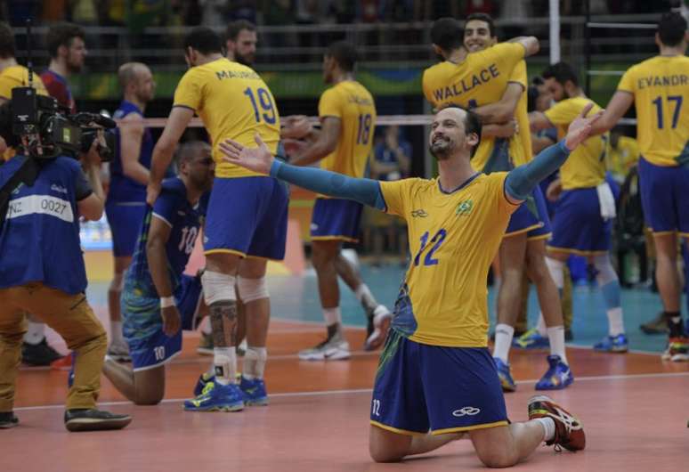 Brasil inicia preparação para o Mundial de Vôlei (Foto: Juan Mabromata / AFP)