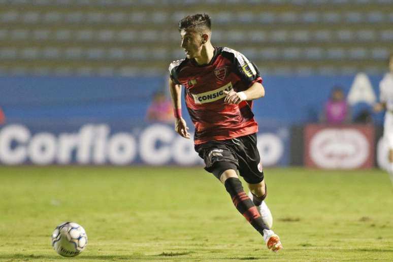 O jovem Pedrinho, de apenas 18 anos, é o artilheiro do Oeste na temporada com nove gols (Foto: Marcos Bezerra)