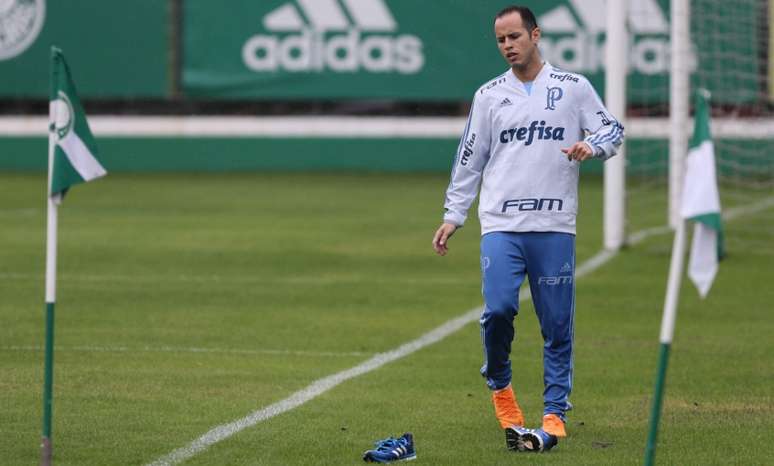 Guerra foi a campo na tarde desta sexta-feira, na Academia de Futebol (Foto: Cesar Greco/Ag Palmeiras/Divulgação)